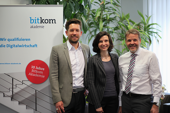 Arian van Hülsen (PTC ThingWorx), Anja Olsok (Bitkom Service GmbH) und Prof. Dr. Andreas Aulinger (Steinbeis-Transfer-Institut Organisation und Management (IOM))